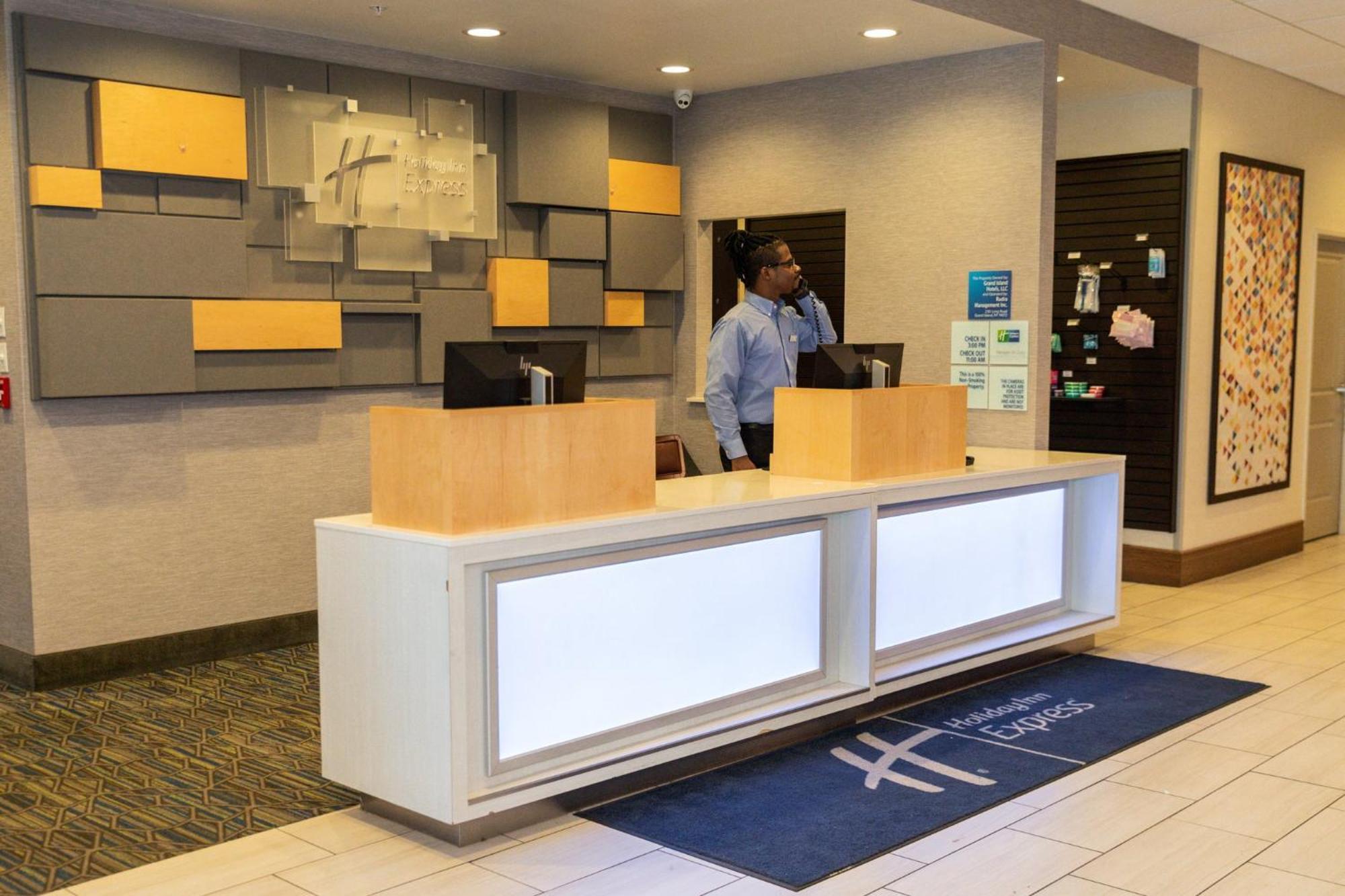 Holiday Inn Express - Grand Island By Ihg Exterior photo